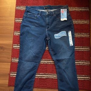 NWT lee slim easy stretch jeans.